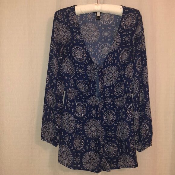 Forever 21 L Long Sleeve Paisley Navy White Romper - Picture 1 of 9